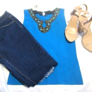 cable & gauge petites women's dress blouse.-with‎ stones around the neck-size ps